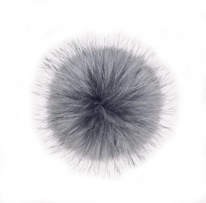 Ajoutez un pompon supplémentaire en fausse fourrure