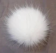 Ajoutez un pompon supplémentaire en fausse fourrure