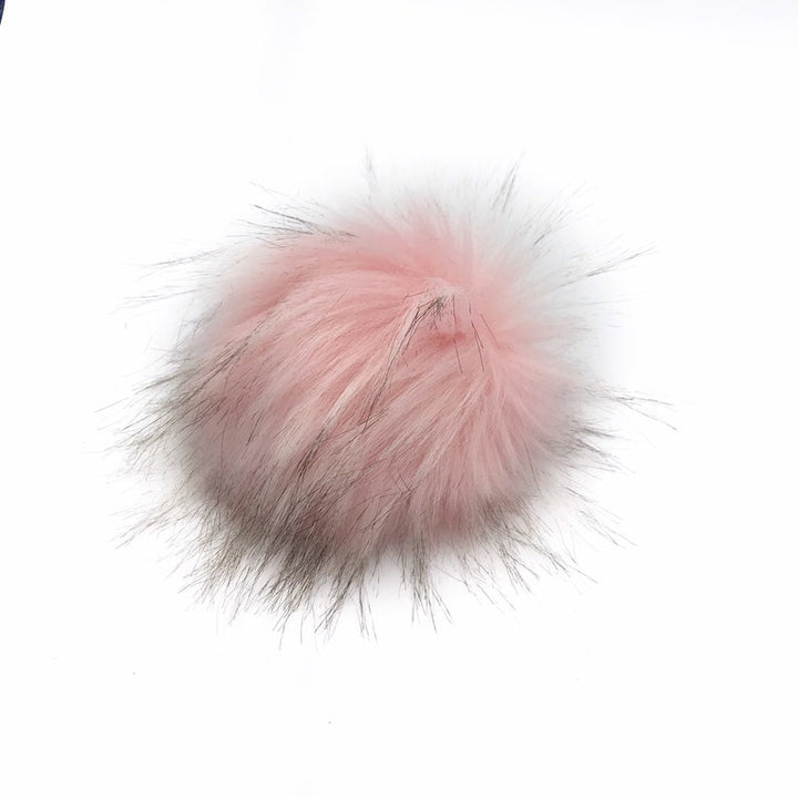 Ajoutez un pompon supplémentaire en fausse fourrure